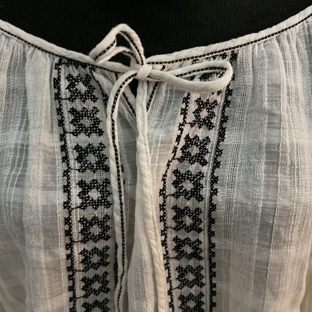 Max Studio embroidered Peasant blouse. Size M